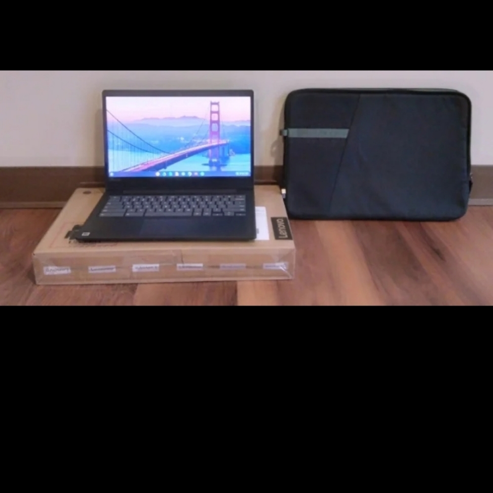 Lenovo Chromebook s330 with sleeve included